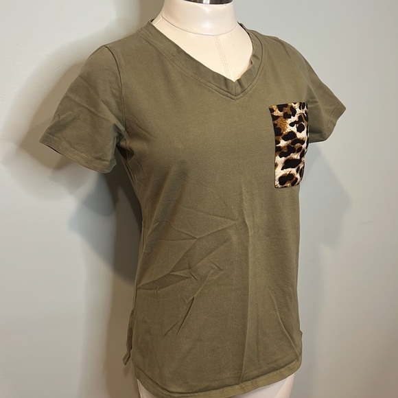 Women's Summer Short Sleeves V Neck T Shirt with Leopard/Sequin Print Po… - Picture 4 of 9